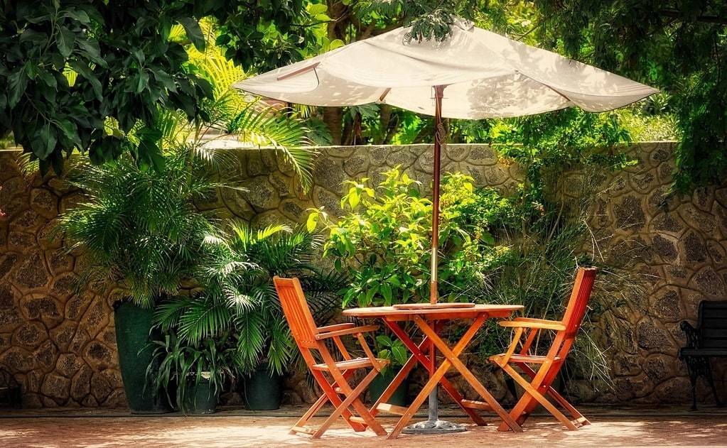 Installer un coin repas agréable sur une terrasse